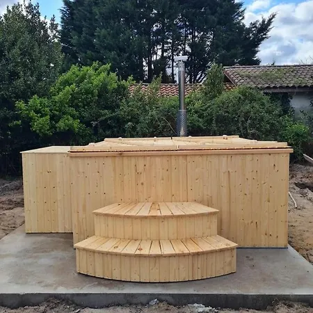 Maison En Bois Chaleureuse Avec Bain Nordique *